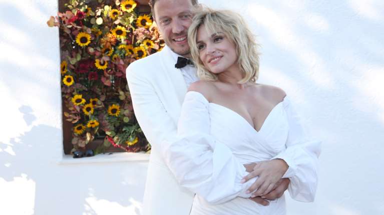 Ελεωνόρα Ζουγανέλη: Δείτε το εντυπωσιακό look σε θεατρική έξοδο με τον σύζυγό της, Δημήτρη Σπύρου