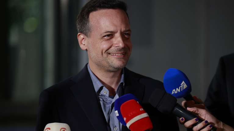 Πανηγυρίζουν οι &quot;συλλογικότητες&quot; στα Εξάρχεια: Ο Χάρης Δούκας ακύρωσε την ανάπλαση του λόφου του Στρέφη