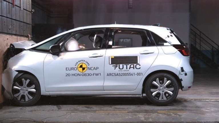 Από το ABS στις κάμερες: Η εξέλιξη των συστημάτων ασφαλείας στα αυτοκίνητα που έσωσαν εκατομμύρια ζωές