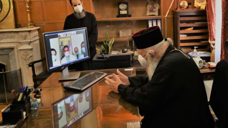 Συγκινητικό μήνυμα Ιερώνυμου σε γιατρούς και νοσηλευτές: &quot;Δεν θα ξεχάσουμε ποτέ όσα προσφέρατε&quot;