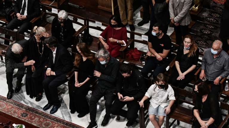 Απούσα η Μαργαρίτα Θεοδωράκη από την τελετή αποχαιρετισμού του Μίκη- Δεν ήταν στη Μητρόπολη