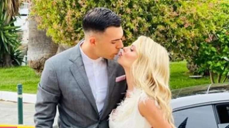 Μαρία Δαρσινού: Η σύζυγος του Κώστα Σλούκα είναι μία καλλονή - Οι φωτογραφίες με μαγιό