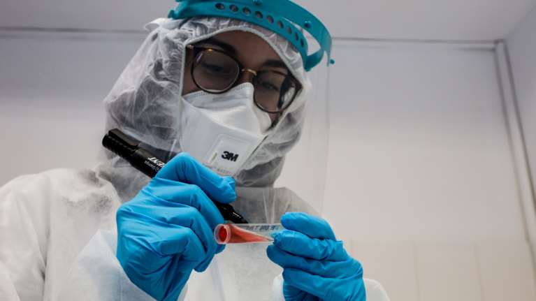 Λύματα: Εκτίναξη του ιικού φορτίου έως και 430% σε Ρέθυμνο, Χανιά, Ξάνθη, Αλεξανδρούπολη