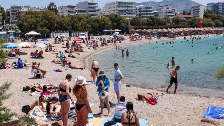 &quot;MyCoast&quot;: Πάνω από 2.600 καταγγελίες τον Ιούνιο για αυθαιρεσίες σε παραλίες - Οι... &quot;πρωταθλητές&quot; στις παραβάσεις