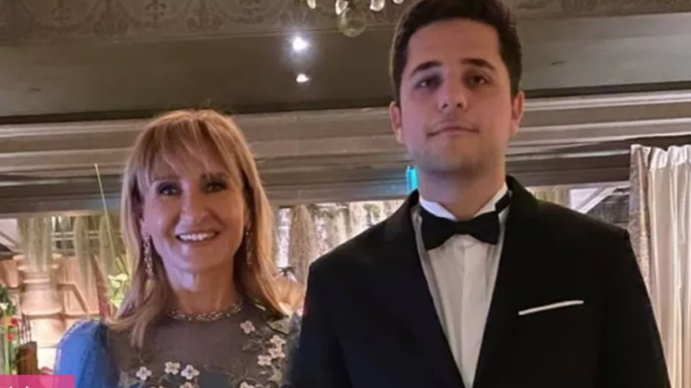 Μάρα Ζαχαρέα: Η σπάνια φωτογραφία με τον 25χρονο γιο της, Βασίλη Ρουσσόπουλο