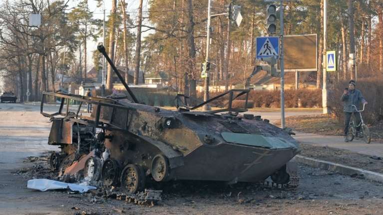 Πόλεμος στην Ουκρανία: Η Ρωσία ίσως έχει χάσει τα μισά βαριά άρματα μάχης που διέθετε, εκτιμούν οι ΗΠΑ