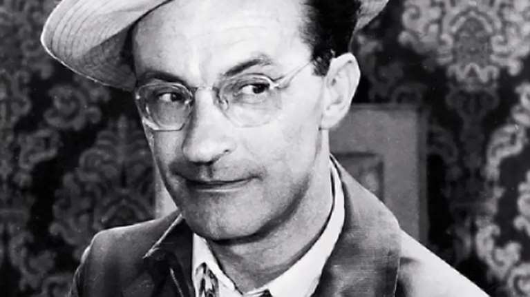 Ο Ντίνος Ηλιόπουλος &quot;έφυγε&quot;, αλλά η Φίνος Φιλμ δεν τον ξέχασε: Το βίντεο - αφιέρωμα