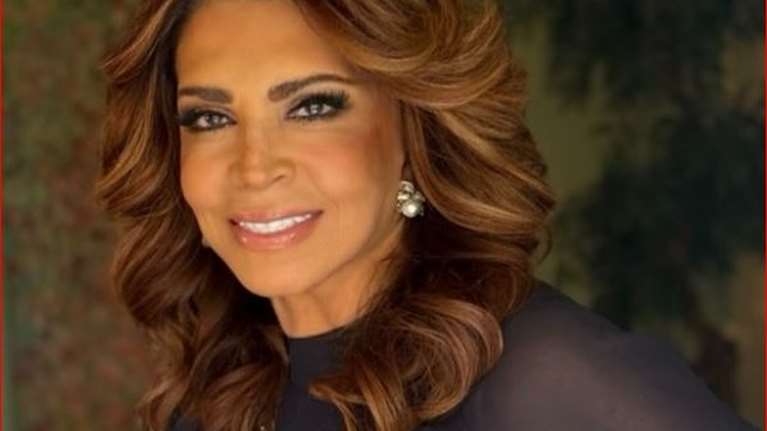 H Mιμή Ντενίση στο υπέροχο μπαλκόνι του σπιτιού της στο Πεδίον του Άρεως