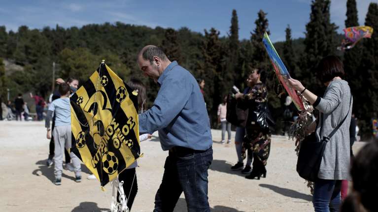Ανατροπή: Δεν θα υπάρξουν μέτρα για την Καθαρά Δευτέρα- Ελεύθερο το πέταγμα χαρταετού, δεν κλείνουν τα πάρκα