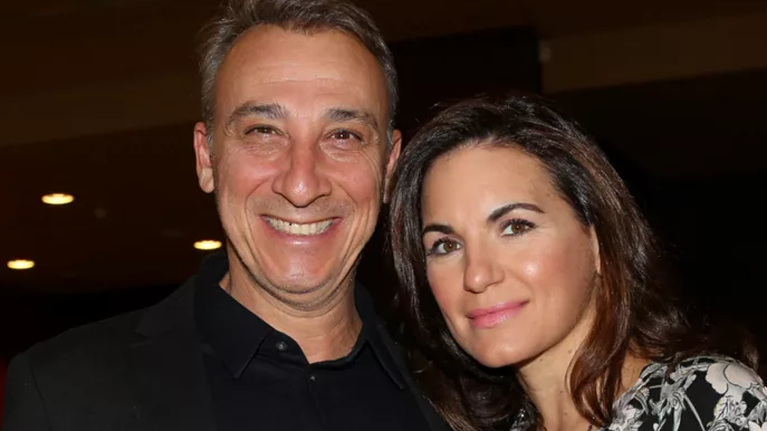 Η Όλγα Κεφαλογιάννη και ο Μίνως Μάτσας ανοίγουν τις πόρτες του σπιτιού τους