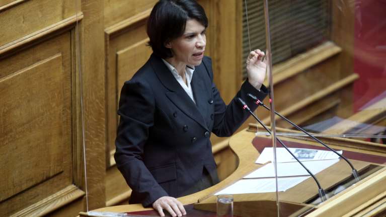 Η &quot;γκαφατζού&quot; Σουλτάνα Ελευθεριάδου επιμένει και επικαλείται τον Μπαμπινιώτη για τον &quot;επιδειξία Μητσοτάκη&quot;