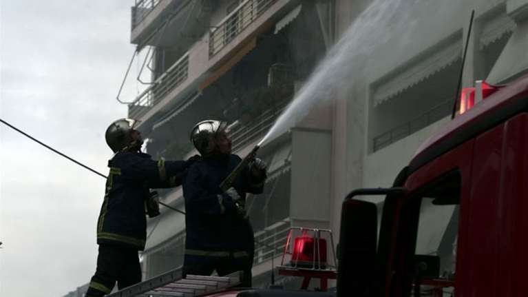 Θεσσαλονίκη: Πυρκαγιά σε διαμέρισμα - Με σοβαρά εγκαύματα στο νοσοκομείο ένας ένοικος