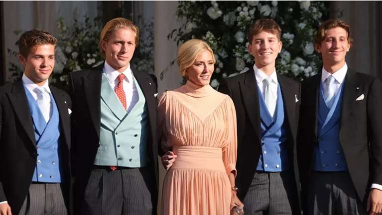 Η Μαρί Σαντάλ στρώνει το χριστουγεννιάτικο τραπέζι στο σπίτι της - Η έμφαση στη λεπτομέρεια