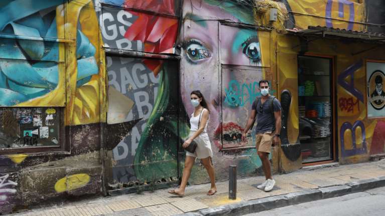 Σάκης Αρναούτογλου: Ζέστη, υγρασία, εξασθενημένοι άνεμοι και αφρικανική σκόνη