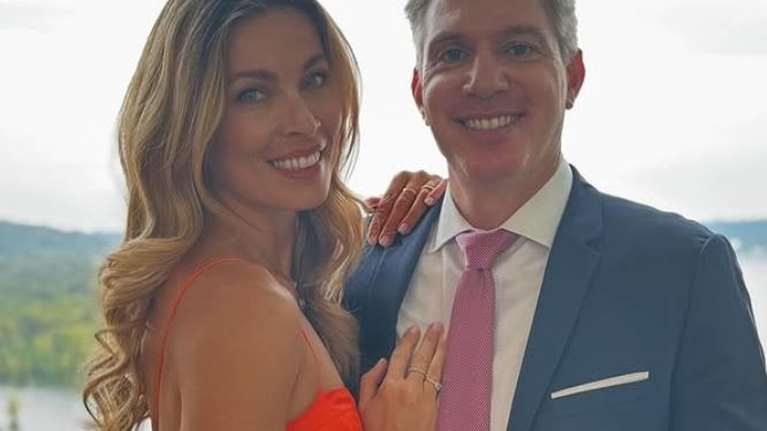 Μαριέττα Χρουσαλά: Αγκαλιά με τον κατάξανθο μικρότερο γιο της, Κωνσταντίνο