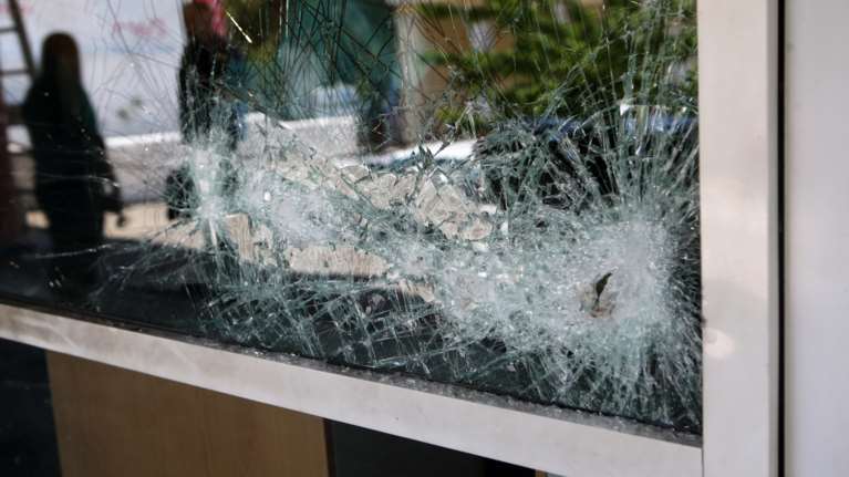 Οι αναρχικοί &quot;αλληλέγγυοι&quot; στον Κουφοντίνα ανέλαβαν την ευθύνη για τις επιθέσεις σε τράπεζες