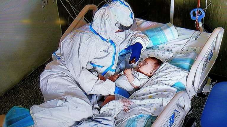 Κορονοϊός: Έρχονται εμβόλια για μωρά από έξι μηνών και για παιδιά 5-12