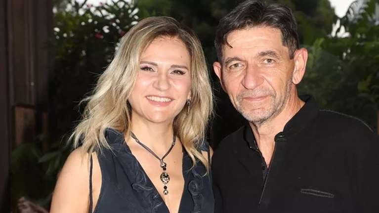 Μπέσσυ Μάλφα: Η πολύ σπάνια φωτογραφία με τον Γεράσιμο Σκιαδαρέση και τα τρία τους παιδιά