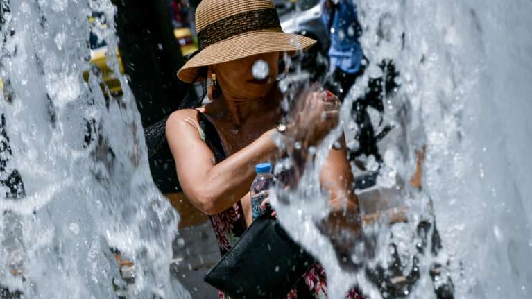 Καύσωνας: Έτσι &quot;σώθηκε&quot; το Λεκανοπέδιο από τον &quot;λίβα&quot; - Ο Καλλιάνος εξηγεί γιατί η Αττική δεν έγινε καμίνι
