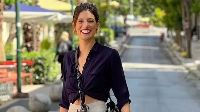 Είσαι καλεσμένη σε γάμο και δεν θέλεις να φορέσεις φόρεμα; Η Χριστίνα Χειλά Φαμέλη προτείνει μία κομψή εναλλακτική