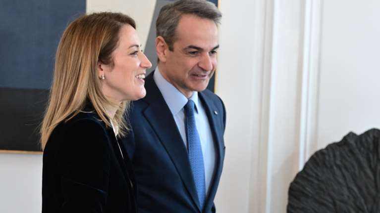 Στην Αθήνα η πρόεδρος του Ευρωκοινοβουλίου, Ρομπέρτα Μέτσολα - Συναντήσεις με Μητσοτάκη και Τασούλα