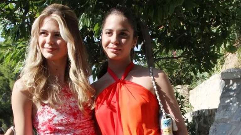 Αλεξάνδρα Κωστοπούλου: Για κρασί στο Κολωνάκι - Εκανε το ίδιο... μακιγιάζ με τη μητέρα της, Τζένη Μπαλατσινού