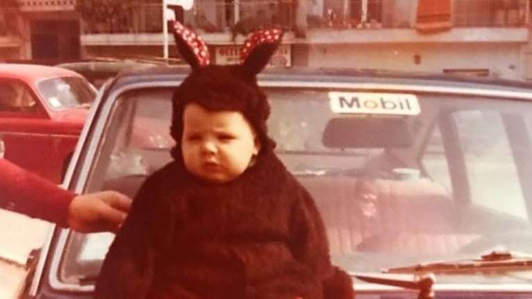 To αγοράκι της φωτογραφίας είναι πια διάσημος Έλληνας παρουσιαστής. Τον αναγνωρίζεις;