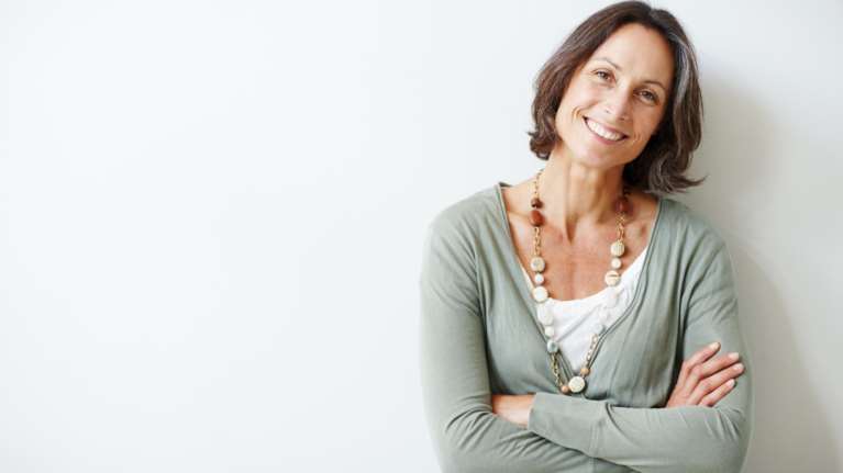 Συμπτώματα εμμηνόπαυσης: Φυσικές λύσεις για τις εξάψεις, τον νυχτερινό ιδρώτα, την κούραση, τα νεύρα