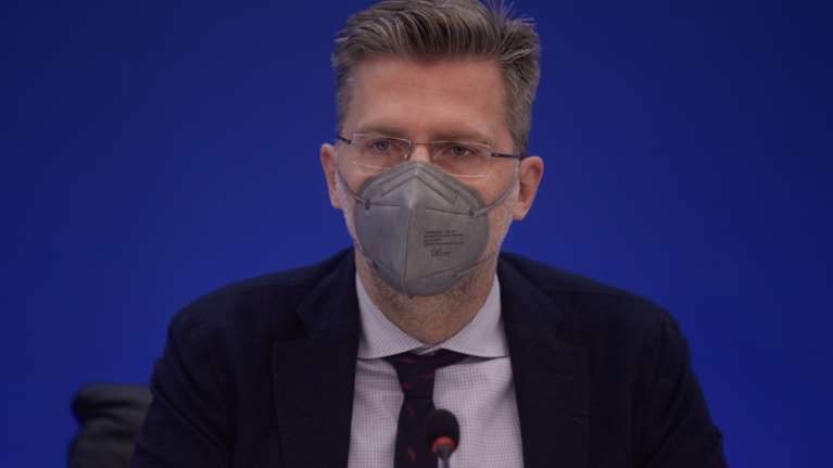 Σκέρτσος: Στο στόχαστρο του ΣΥΡΙΖΑ για τον εμβολιασμό των αστυνομικών- Τι εννοούσε ότι &quot;δεν κολλάνε&quot; οι αστυνομικοί