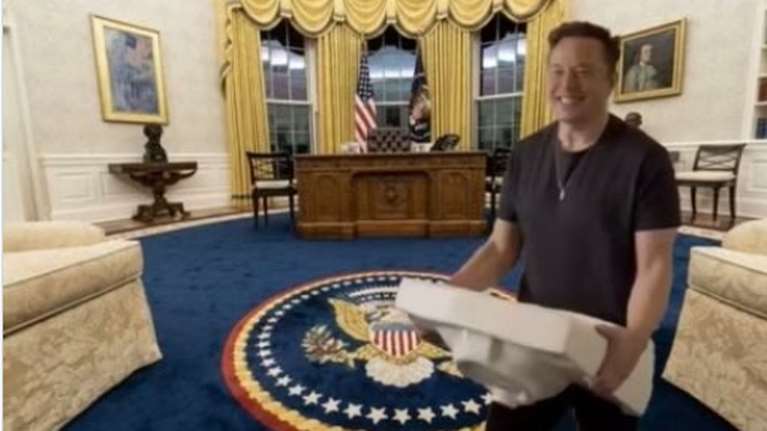 Ο Ελον Μασκ πανηγυρίζει τη νίκη του Ντόναλντ Τραμπ - Το meme μέσα στον Λευκό Οίκο και το λογοπαίγνιο με τον... νιπτήρα [εικόνα]