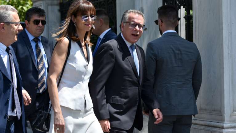 Ο Κουμουτσάκος για τον διορισμό της συζύγου του στη Βουλή: Έχω χωρίσει εδώ κι έναν χρόνο