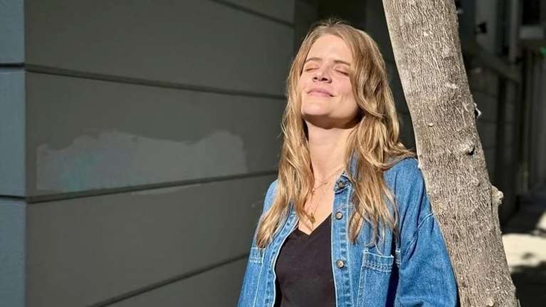 Ξέγνοιαστες στιγμές για μαμά και κόρη: Η Δανάη Μιχαλάκη σε διακοπές... διαρκείας στο νησί με την κόρη της, Έλλη