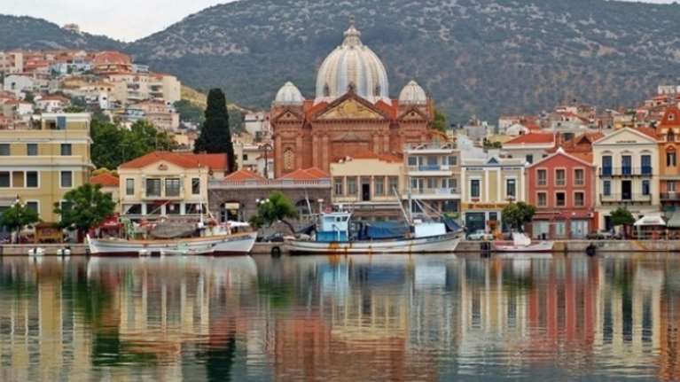 &quot;Βουλιάζουν&quot; από Τούρκους τουρίστες τα νησιά του βορείου Αιγαίου