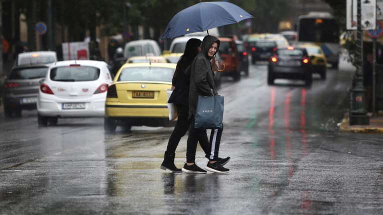 Καιρός: Χαμηλές θερμοκρασίες και βροχές
