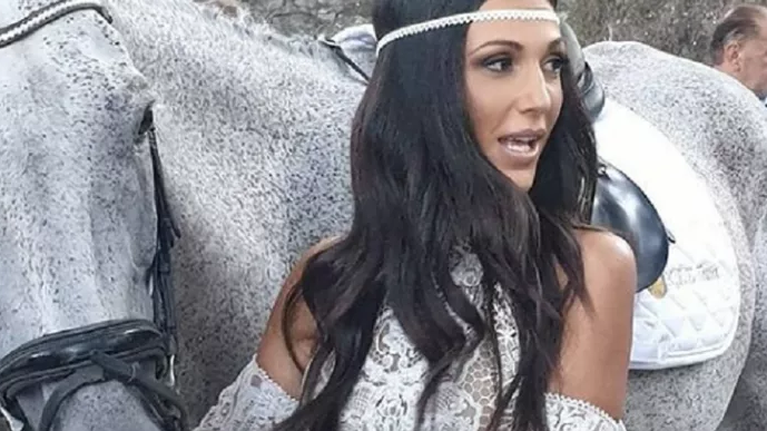 Ανθή Βούλγαρη: Τα αδημοσίευτα πλάνα από τον ροκ γάμο της με αφορμή την επέτειό της με τον Κώστα Κωνσταντινίδη (pics)c