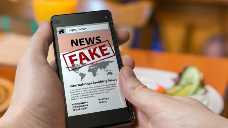 Κορονοϊός: Το Facebook θα προειδοποιεί άμεσα τους χρήστες για fake news