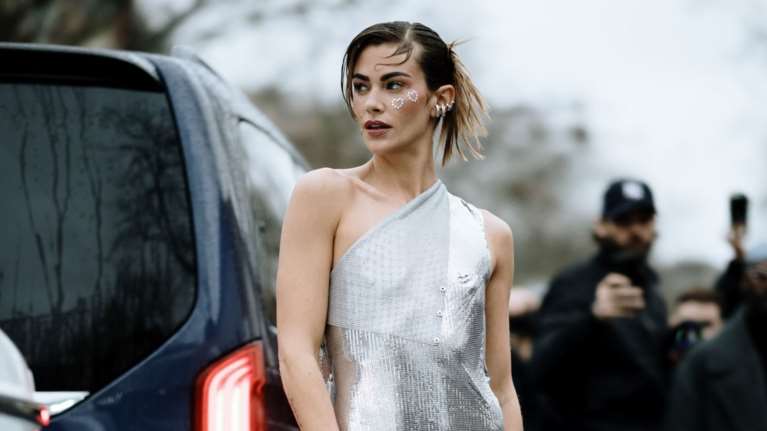 10 glam looks για να υποδεχτείς με στιλ το 2025