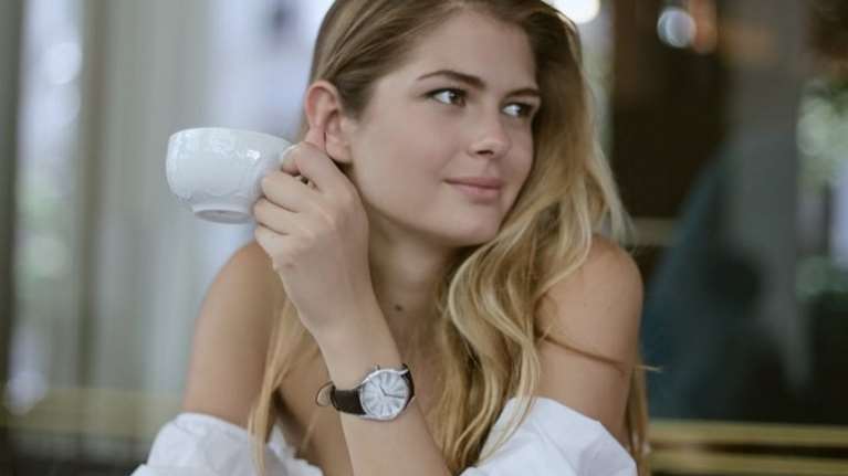 Αμαλία Κωστοπούλου: Γιόρτασε τα γενέθλιά της - Ποιος είναι ο άνδρας που κρύβει με emoji