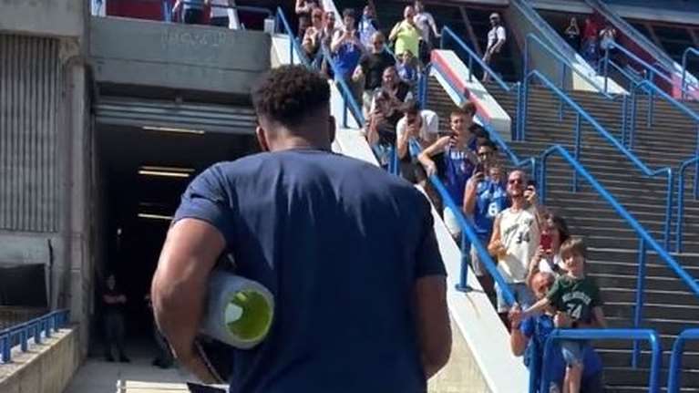 Ευρωμπάσκετ: Η ώρα για το εναρκτήριο τζάμπολ της Ελλάδας έφτασε - Δείτε την άφιξη της Εθνικής στο γήπεδο [Βίντεο]