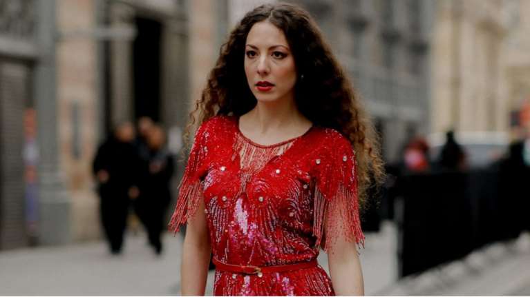 Αυτός είναι ο πιο chic τρόπος για να φορέσεις τις παγιέτες χωρίς να κάνεις στιλιστικό λάθος