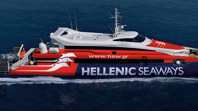 Μηχανική βλάβη στο επιβατηγό οχηματαγωγό πλοίο "FLYING CAT 4" με 206 επιβάτες - Κατέπλευσε στον Πόρο