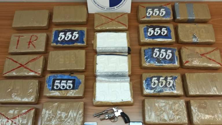 Μεγάλο &quot;χτύπημα&quot; σε διεθνές κύκλωμα ναρκωτικών: 28 κιλά κοκαΐνης αξίας 1,2 εκατ. ευρώ στα χέρια της ΕΛ.ΑΣ