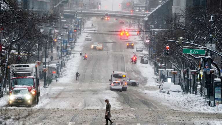 Τρελή κακοκαιρία στις ΗΠΑ: Χιονοπτώσεις ρεκόρ - Στα λευκά η Νέα Υόρκη [εικόνες]