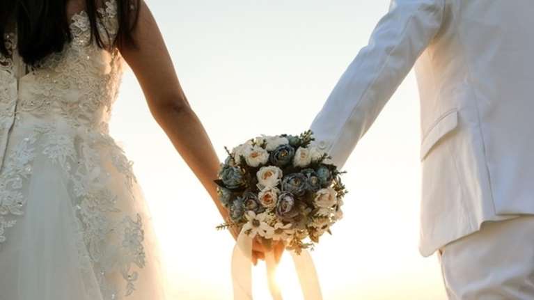 Επεισόδια σε γάμο στον Πύργο: Ο γαμπρός χαστούκισε τη νύφη όταν του πάτησε το πόδι στην εκκλησία