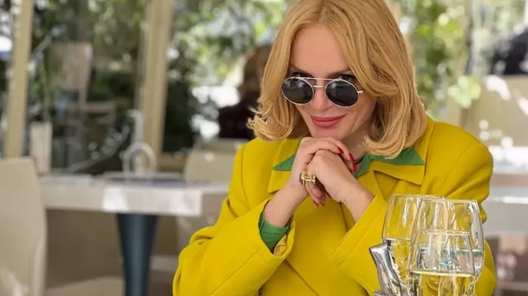 Έλενα Χριστοπούλου: Έτσι είναι το σώμα της χωρίς photoshop - Δείτε τη με μαγιό