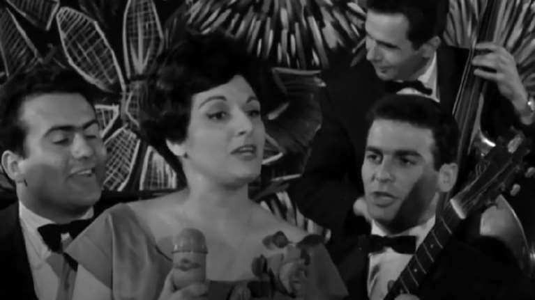 Μπεάτα Ασημακοπούλου: Το midi λευκό νυφικό σε γραμμή Dior που εντυπωσίασε στο γάμο της με τον Ορέστη Λάσκο