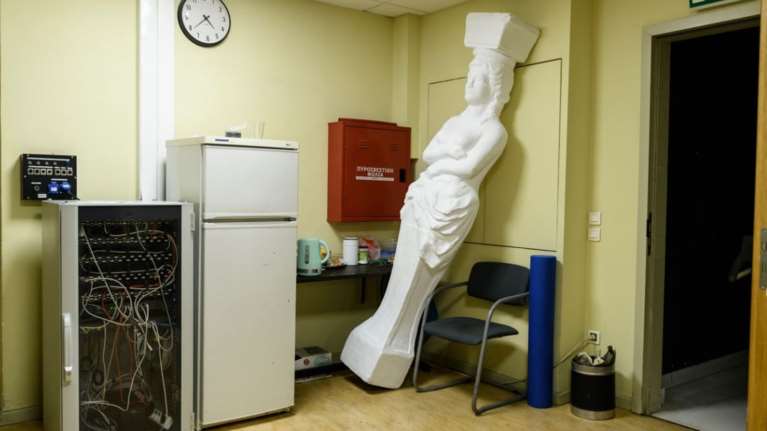 Η &quot;Καρυάτιδα&quot; του Γιώργου Καπουτζίδη στο Εθνικό θέατρο