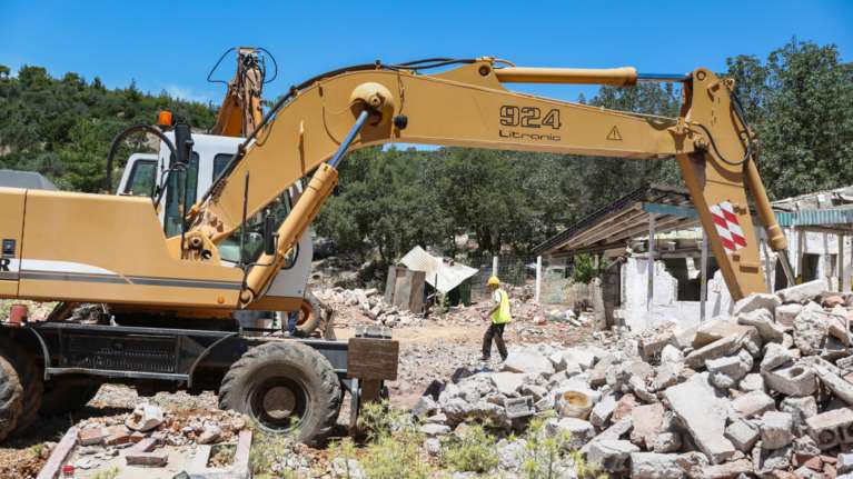 Απο τη Μάνδρα ξεκινούν οι κατεδαφίσεις αυθαιρέτων: 1.108 σε όλη τη χώρα  - Δείτε σε ποιες περιοχές