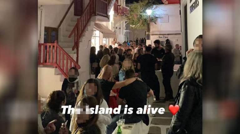 Μύκονος: Χαμός με κορονοπάρτι στα σοκάκια - Ξεφάντωμα σαν μην υπάρχει κορονοϊός