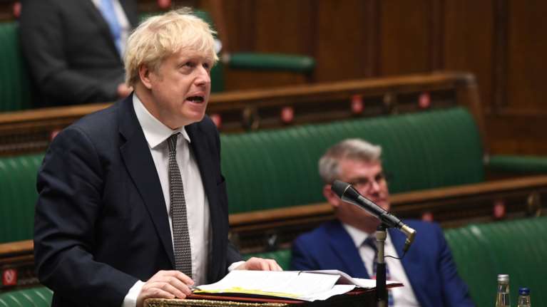 Τζόνσον για Ρωσία: Nα εμποδίσουμε τον Πούτιν να χρησιμοποιεί τα αποθέματα χρυσού